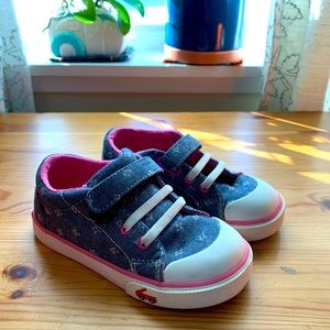 See Kai Run Lee Diamond Chambray Sneaker size 8